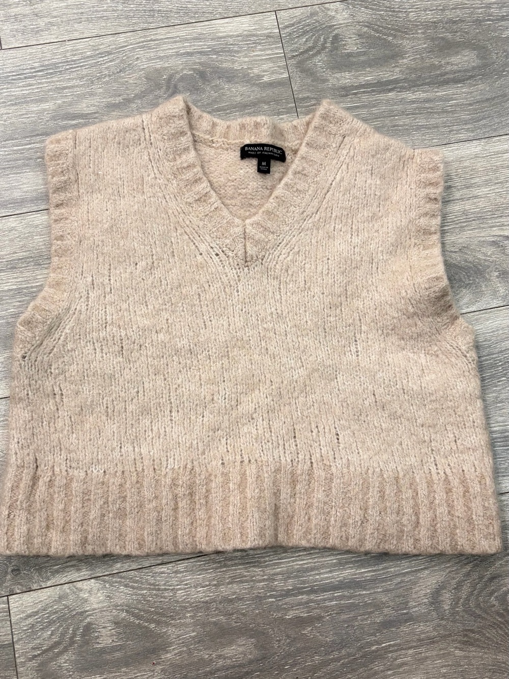 Banana Republic Soft Blush V-Neck Sleeveless Sweater Vest